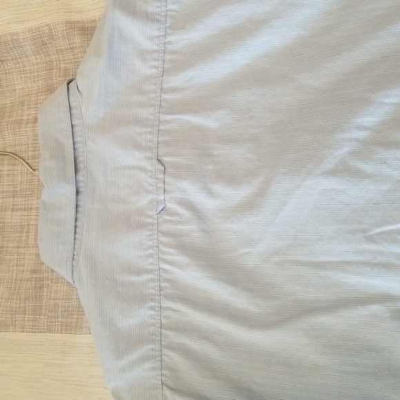 GAP Long Sleeve Size XL Condition: Excellent Color: Lt Blue - Picture 2 of 6